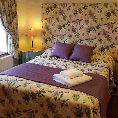 Hotel Oyo The Walnut Tree West Camel Exteriér fotografie